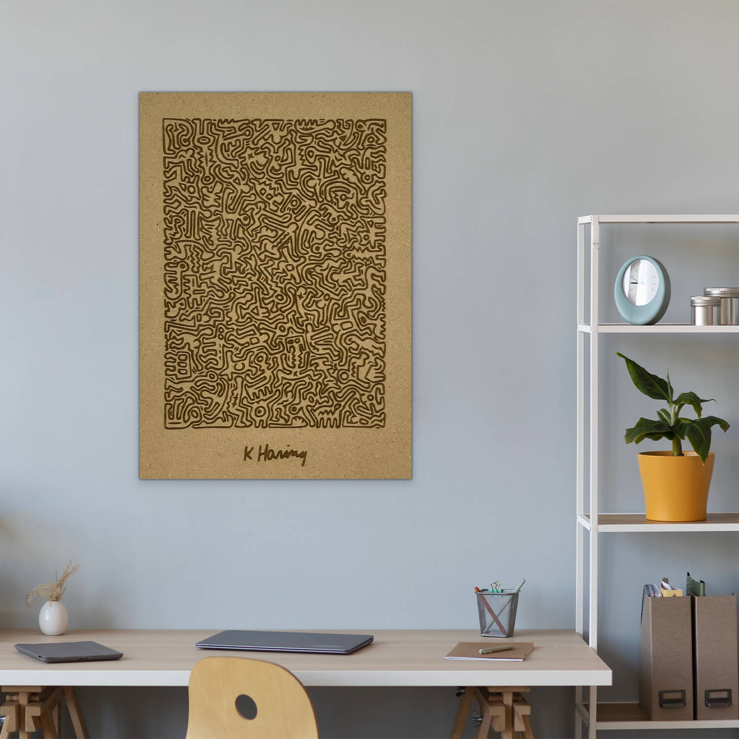 Un poster en bois inspiré du travail de Keith Haring.