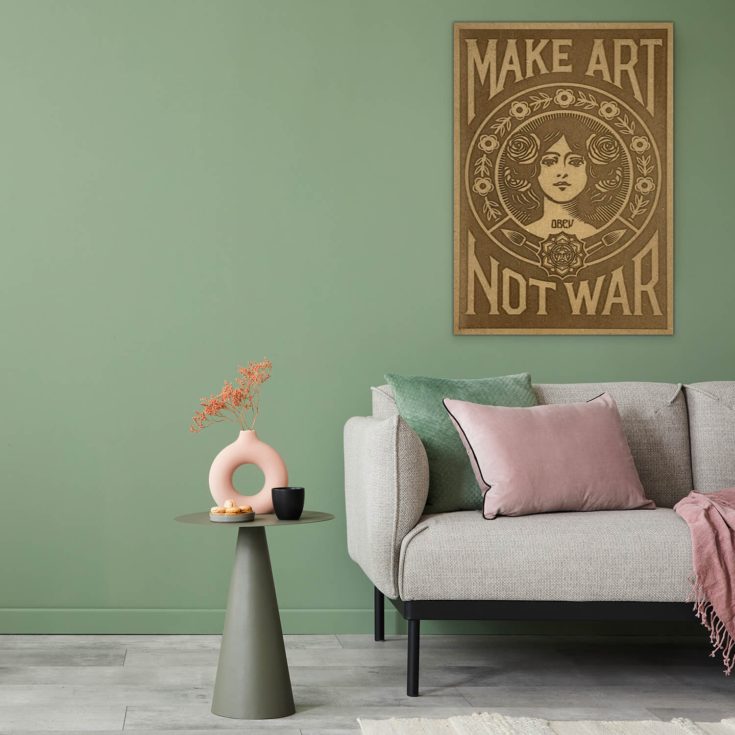 Poster en bois inspiré du célèbre design d'Obey, Shepard Fairey, réalisé après les attentats de Paris en 2015.