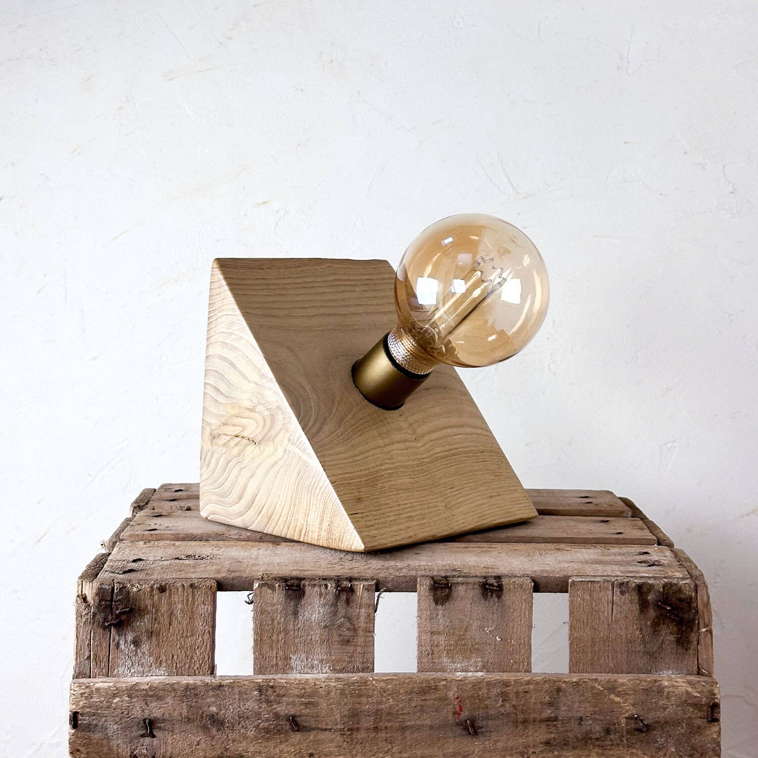 Lampe triangle à poser